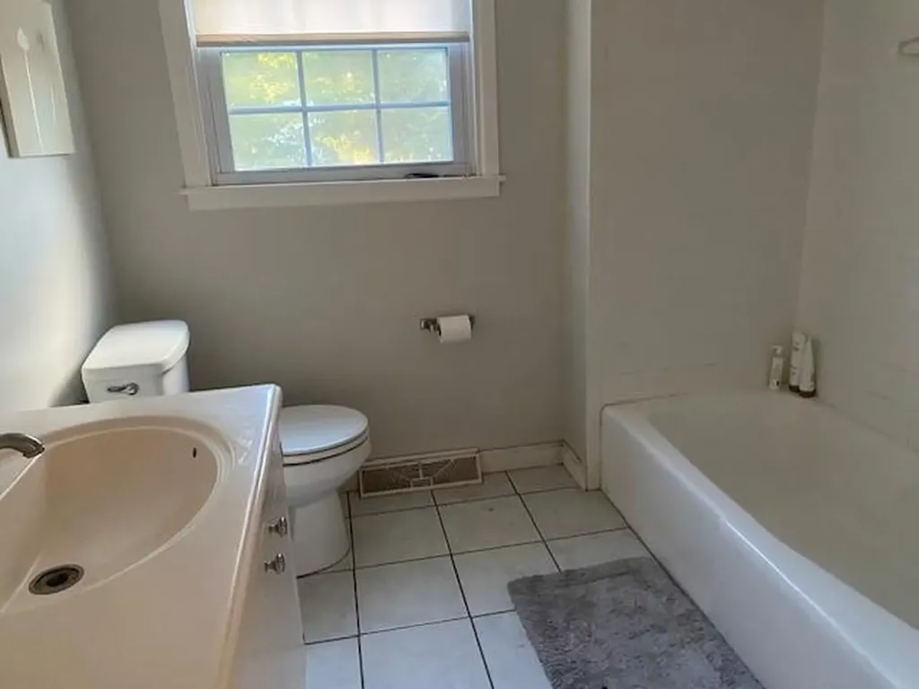 142 Rowe Avenue Pawtucket RI 02861