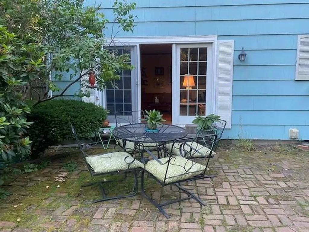 142 Rowe Avenue Pawtucket RI 02861