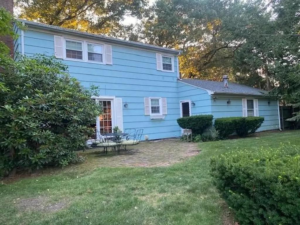 142 Rowe Avenue Pawtucket RI 02861