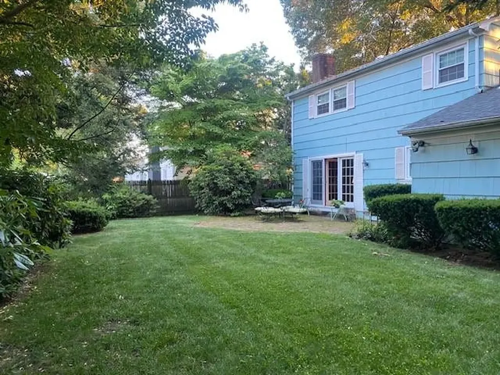 142 Rowe Avenue Pawtucket RI 02861