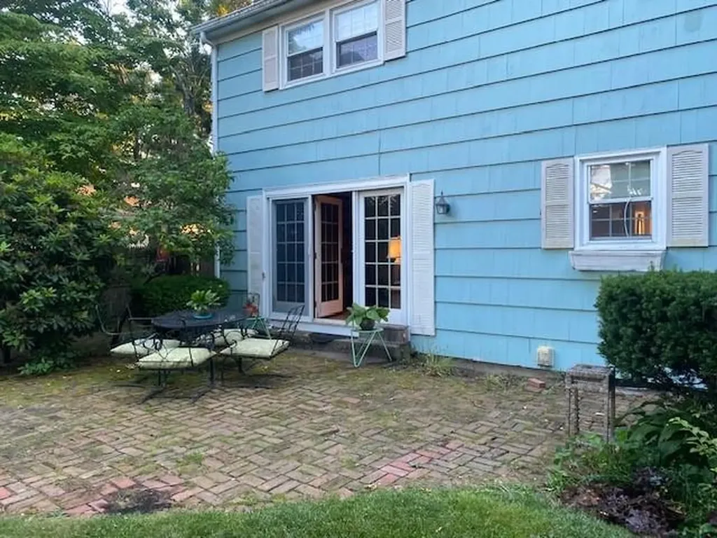 142 Rowe Avenue Pawtucket RI 02861