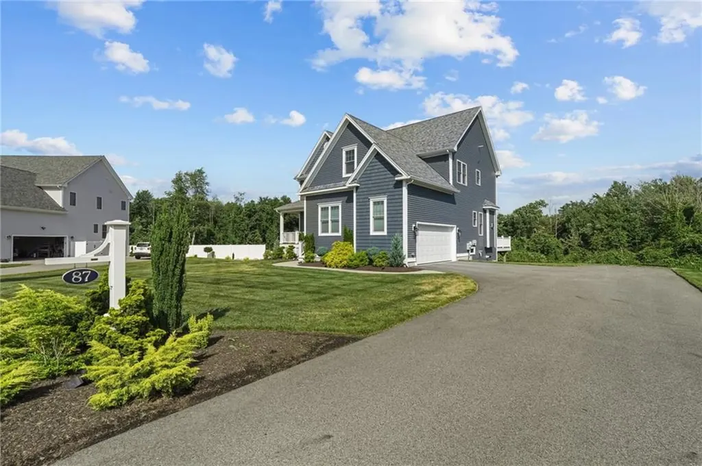 87 Camden Lane Cranston RI 02921