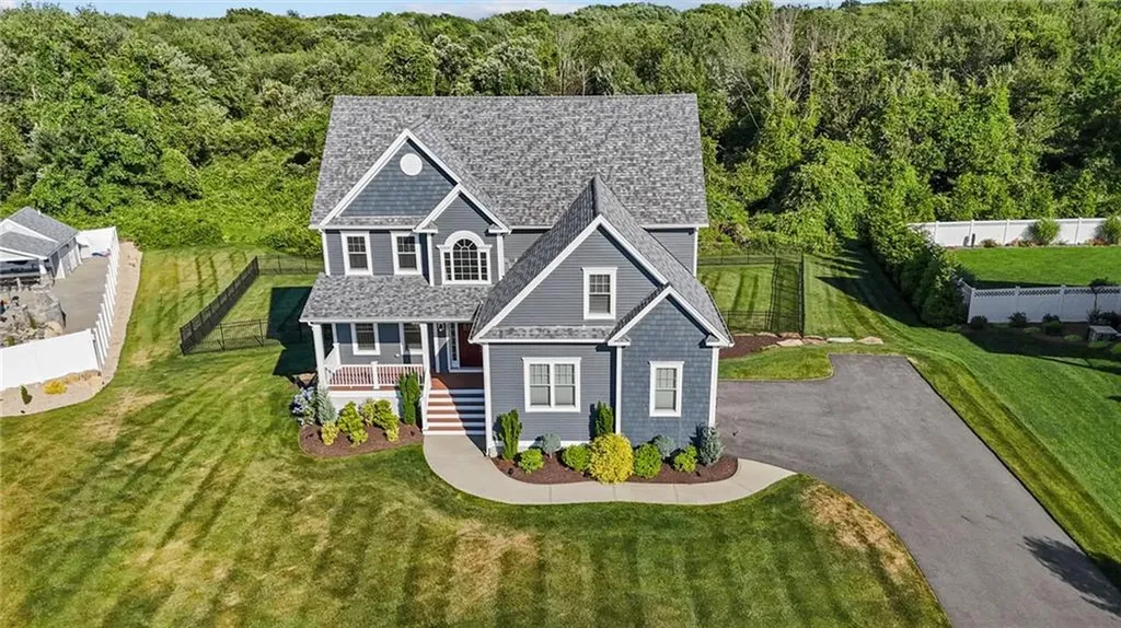 87 Camden Lane Cranston RI 02921
