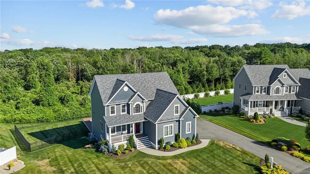 87 Camden Lane Cranston RI 02921