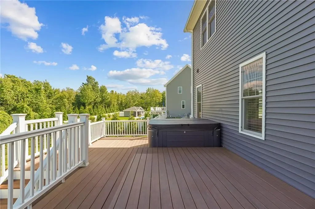 87 Camden Lane Cranston RI 02921