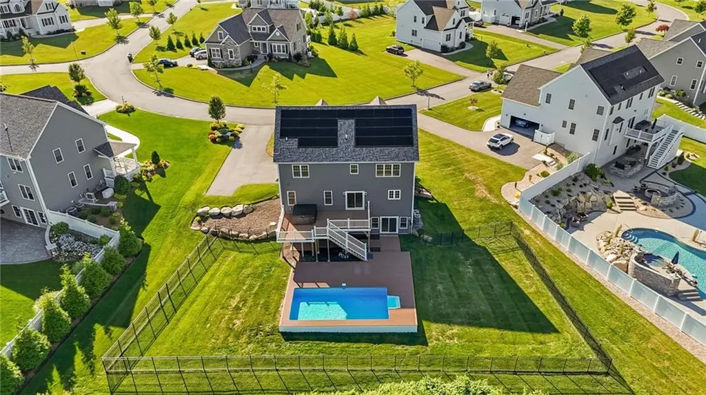 87 Camden Lane Cranston RI 02921