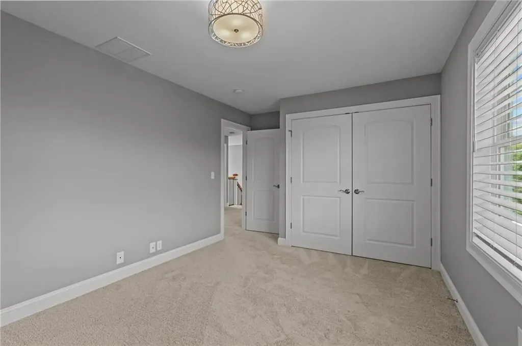 87 Camden Lane Cranston RI 02921