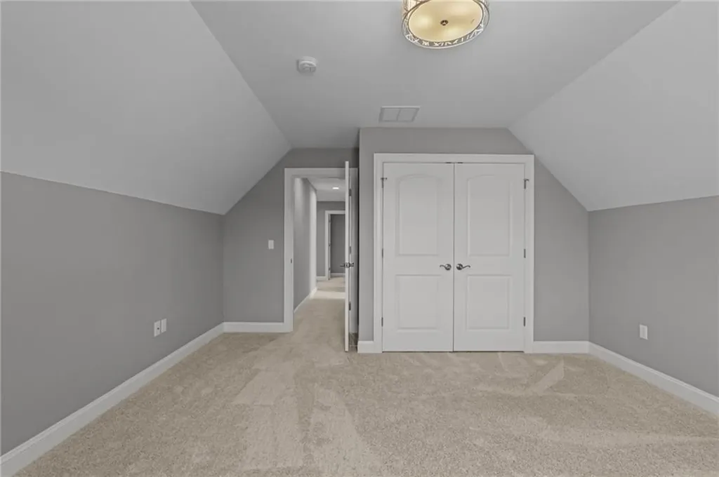 87 Camden Lane Cranston RI 02921