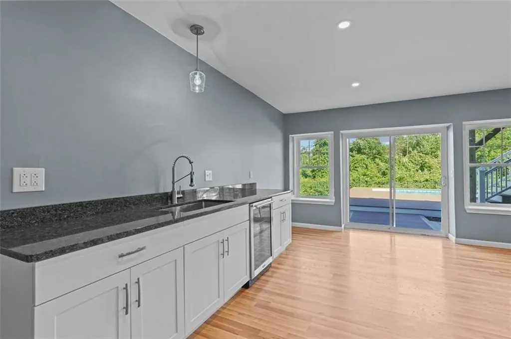 87 Camden Lane Cranston RI 02921