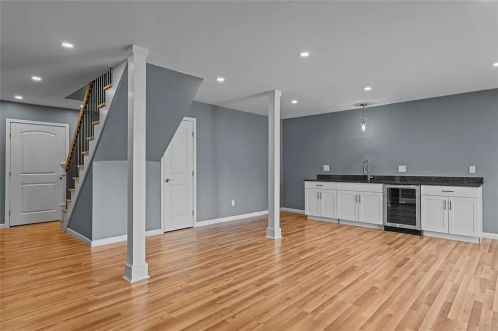 87 Camden Lane Cranston RI 02921