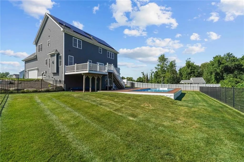 87 Camden Lane Cranston RI 02921