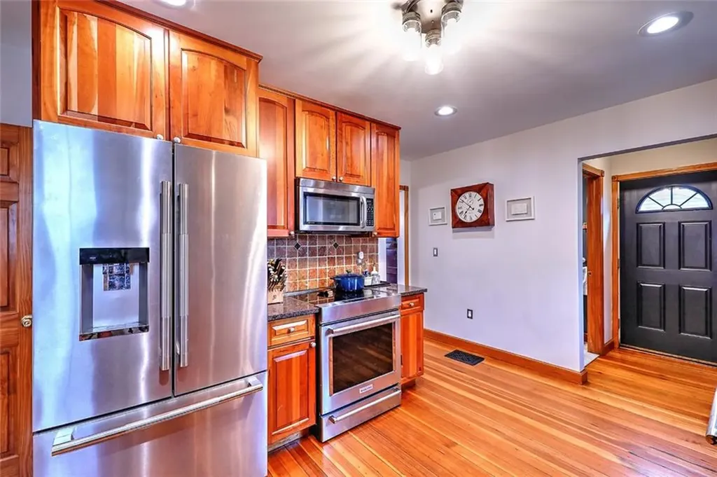 54 Strathmore Road Cranston RI 02905