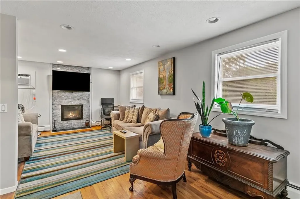 15 Brookdale Road North Providence RI 02904