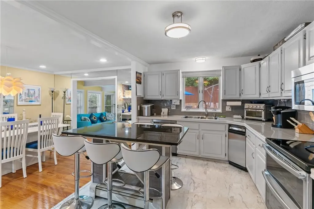 15 Brookdale Road North Providence RI 02904
