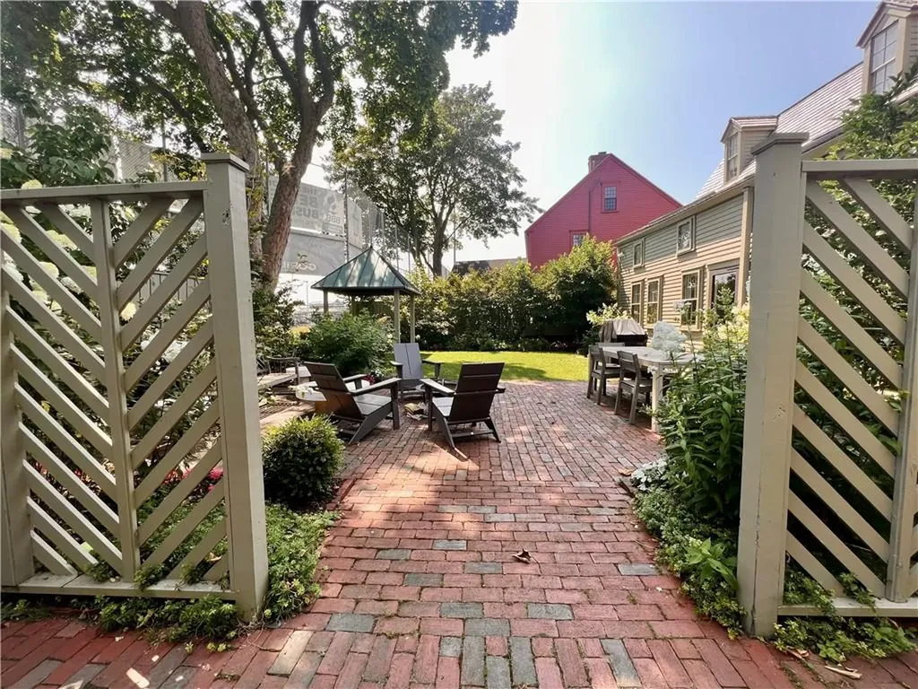 22 Bridge Street Newport RI 02840