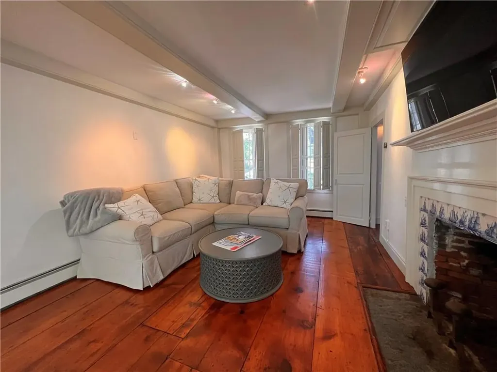 22 Bridge Street Newport RI 02840