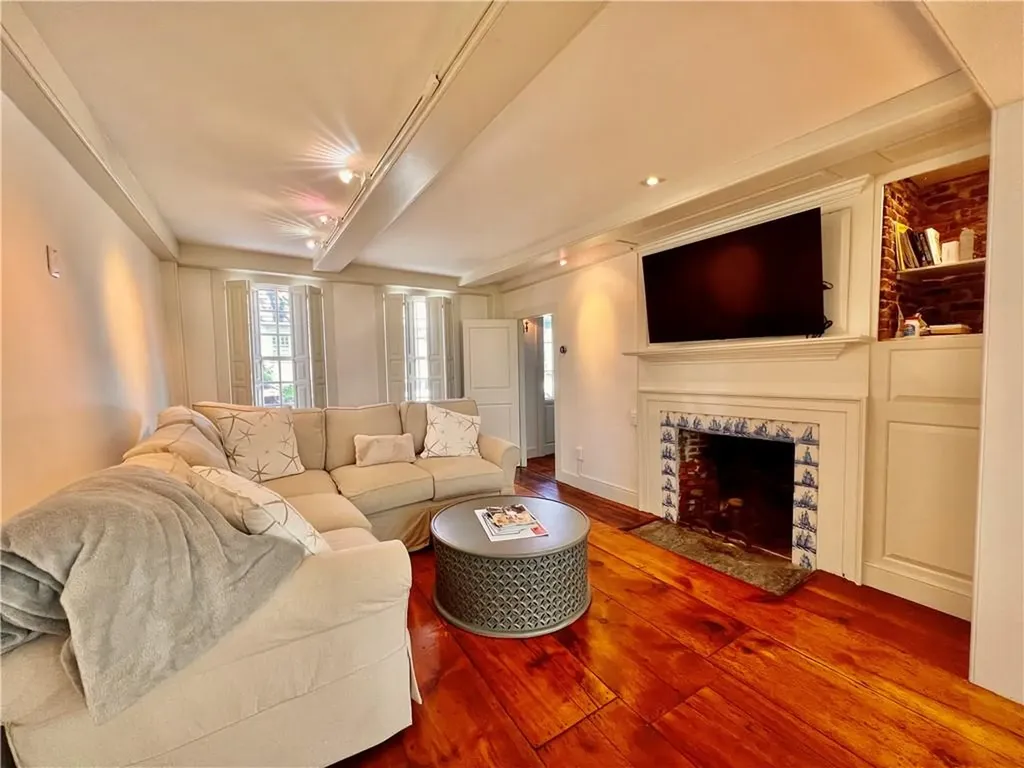 22 Bridge Street Newport RI 02840