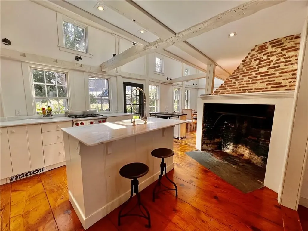 22 Bridge Street Newport RI 02840