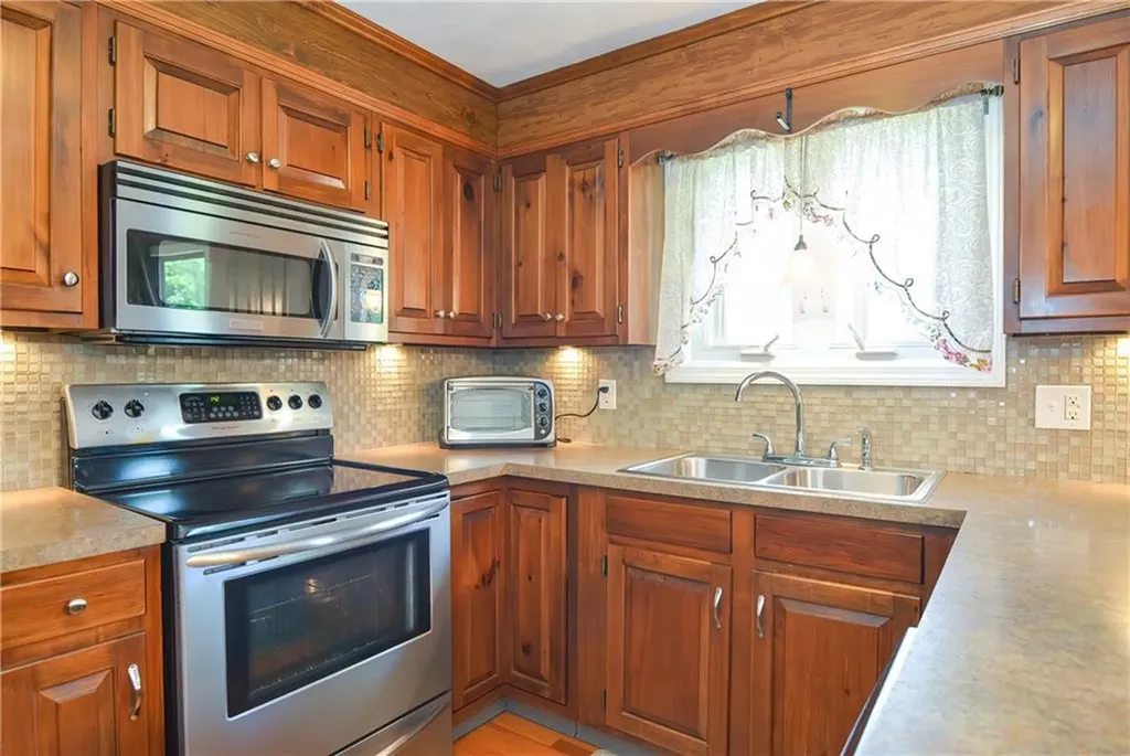 5 Alves Street Bristol RI 02809