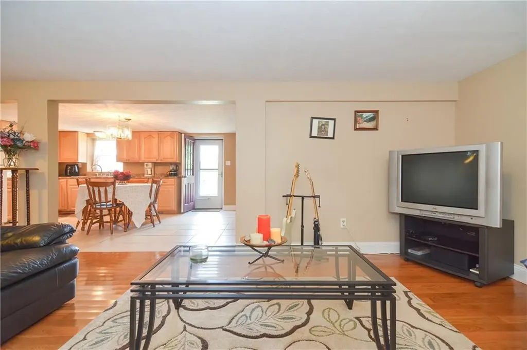5 Alves Street Bristol RI 02809