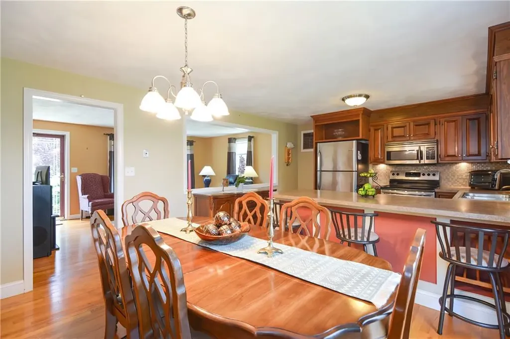 5 Alves Street Bristol RI 02809