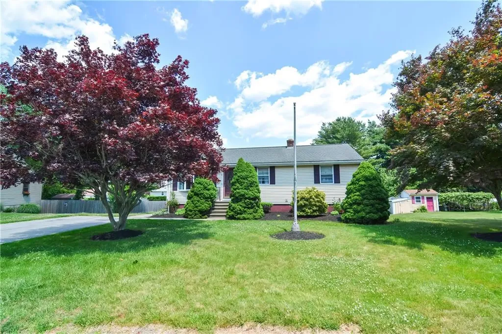 5 Alves Street Bristol RI 02809