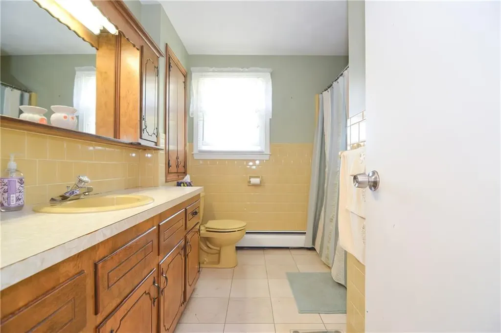 5 Alves Street Bristol RI 02809