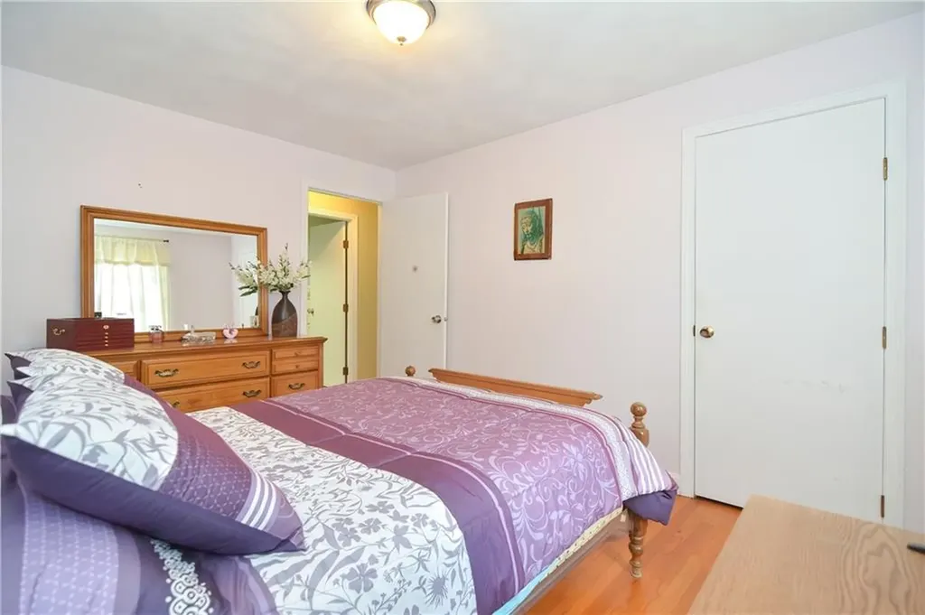 5 Alves Street Bristol RI 02809