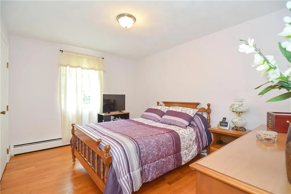 5 Alves Street Bristol RI 02809