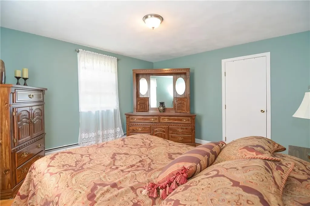 5 Alves Street Bristol RI 02809