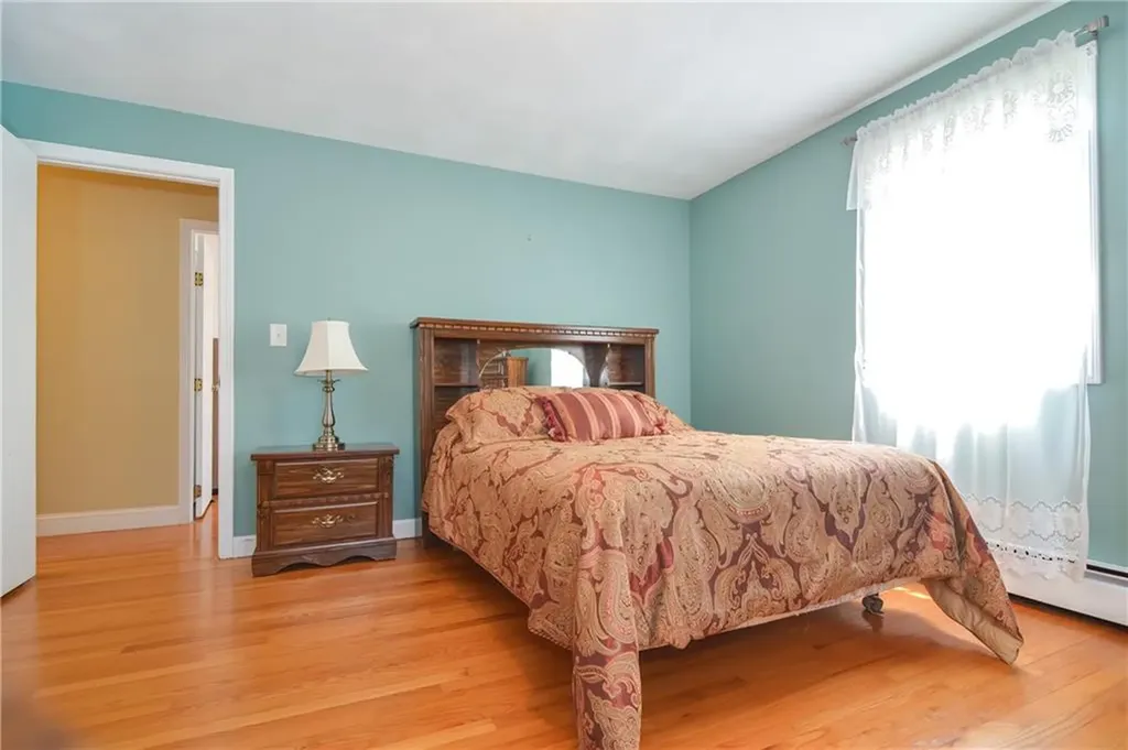 5 Alves Street Bristol RI 02809