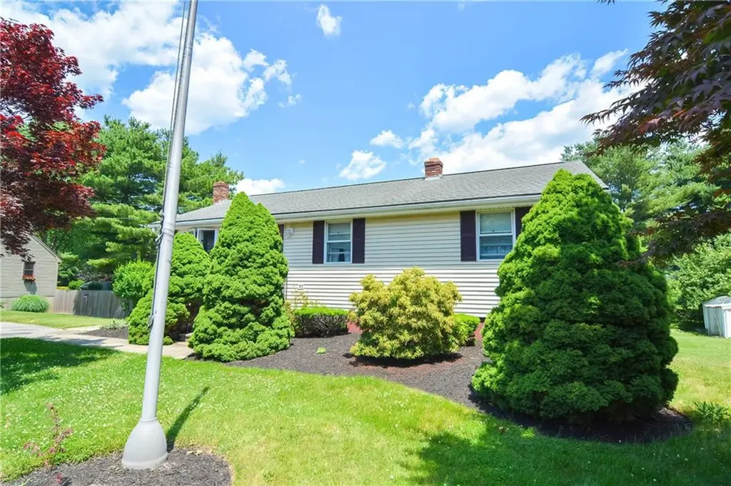 5 Alves Street Bristol RI 02809