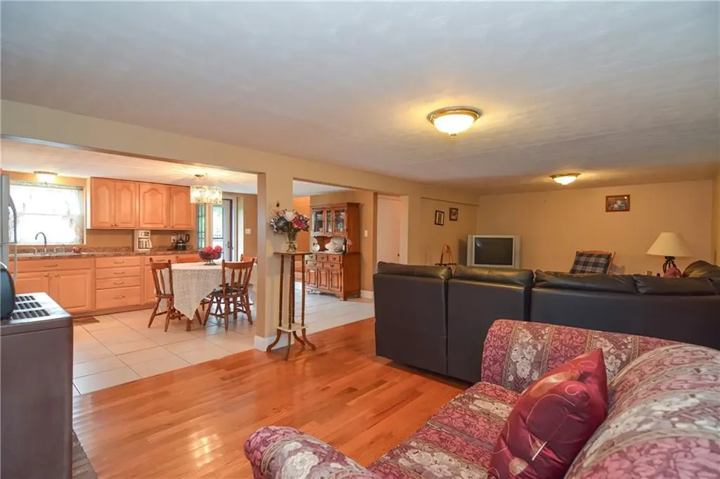 5 Alves Street Bristol RI 02809