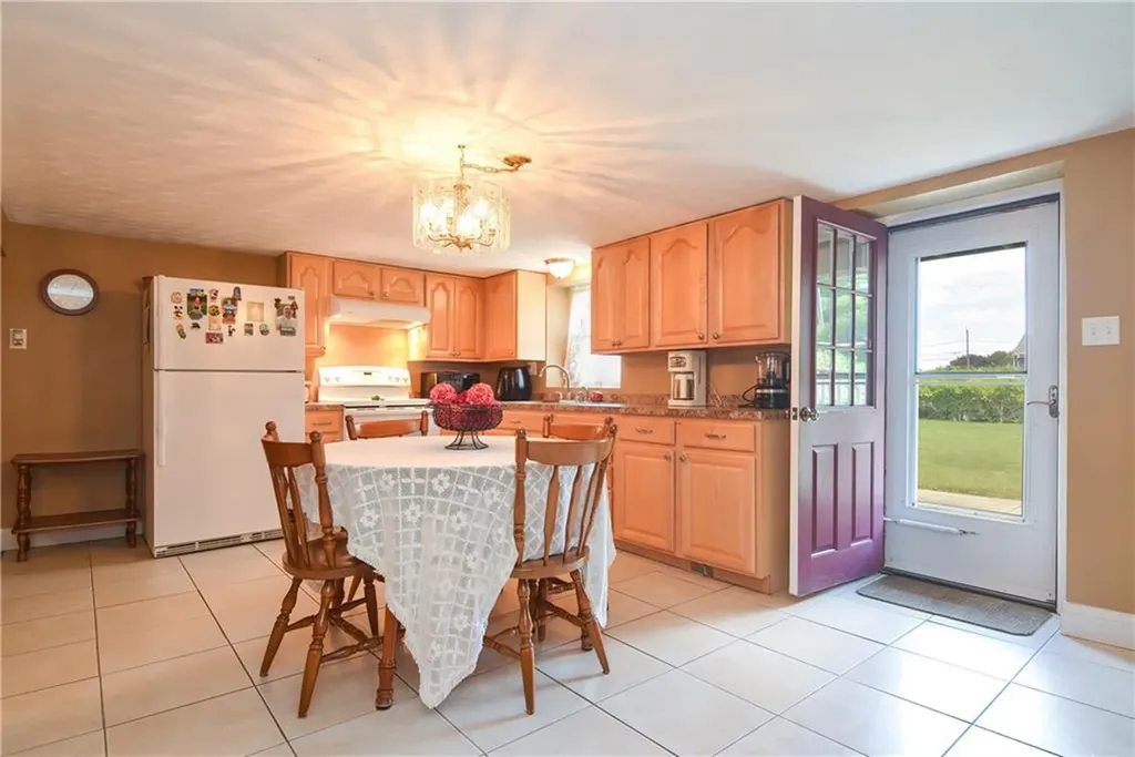 5 Alves Street Bristol RI 02809