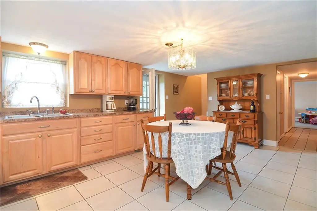 5 Alves Street Bristol RI 02809