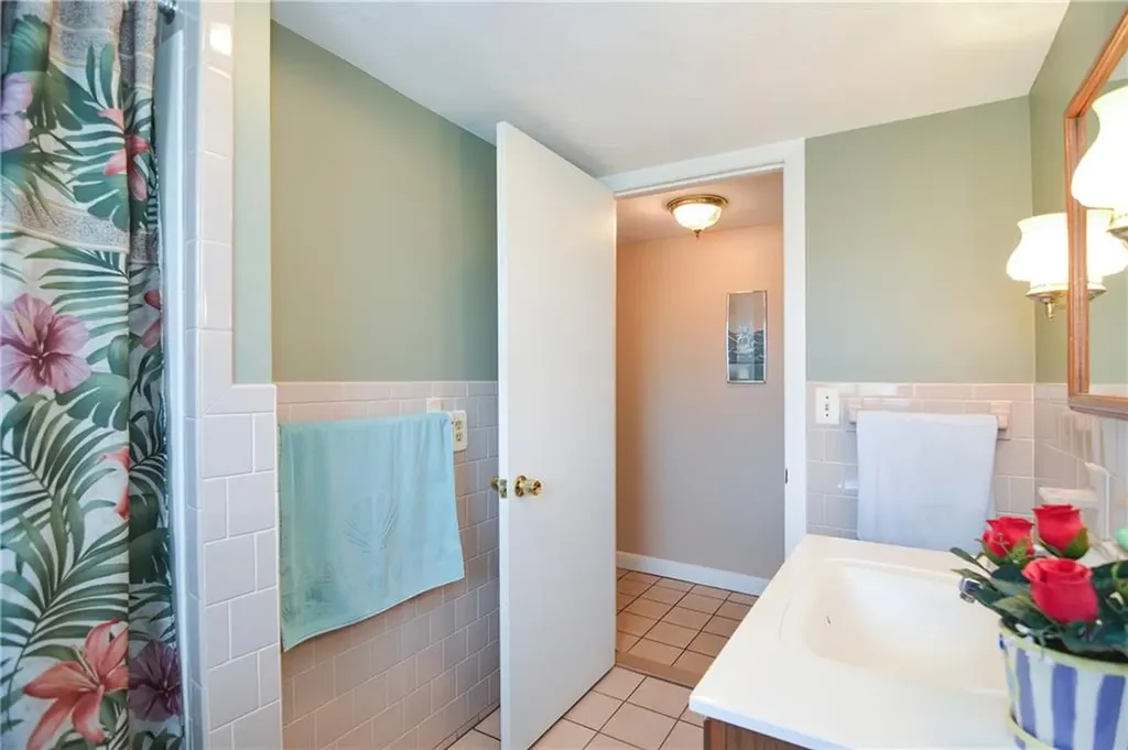 5 Alves Street Bristol RI 02809