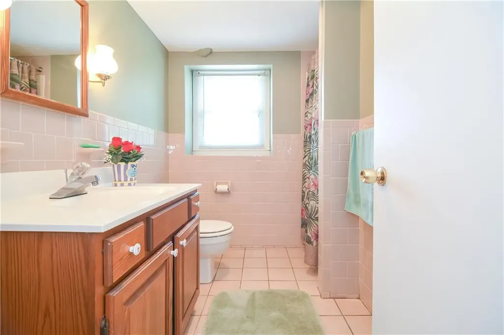 5 Alves Street Bristol RI 02809