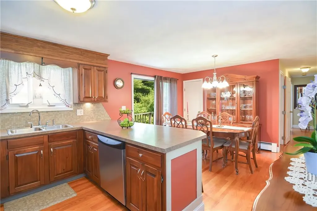 5 Alves Street Bristol RI 02809