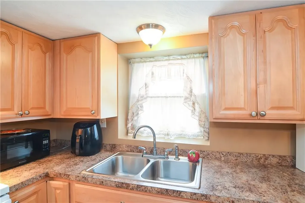 5 Alves Street Bristol RI 02809