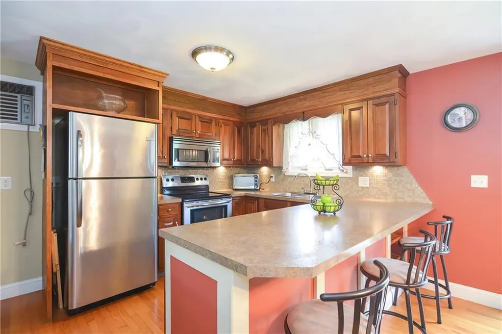 5 Alves Street Bristol RI 02809