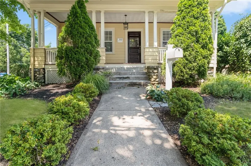 39 Highland Street Cranston RI 02920