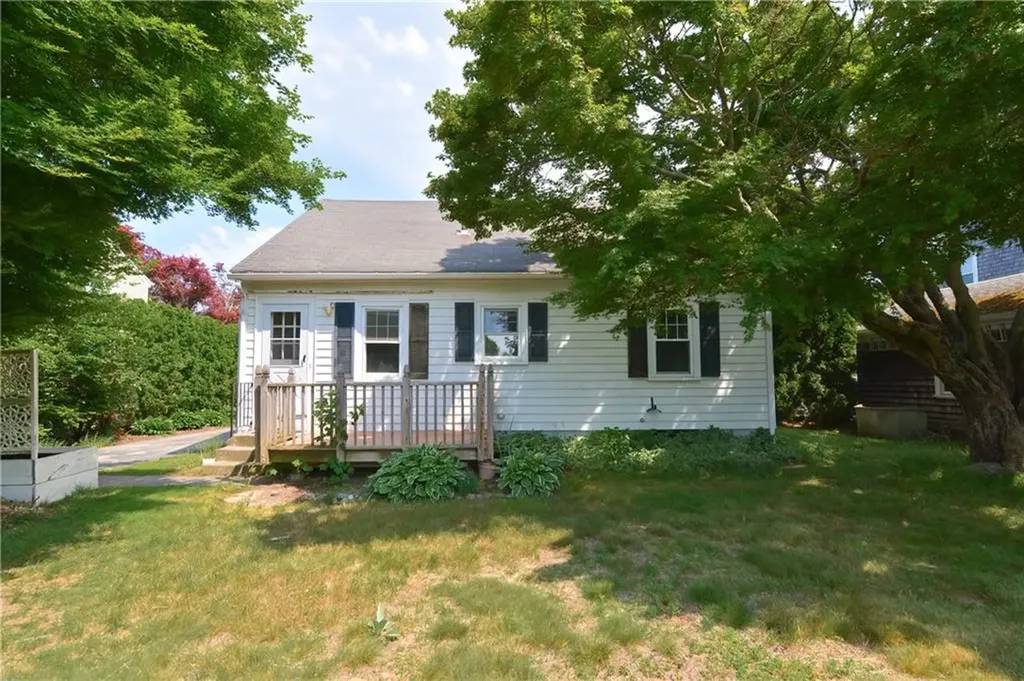20 Colonial Road Bristol RI 02809