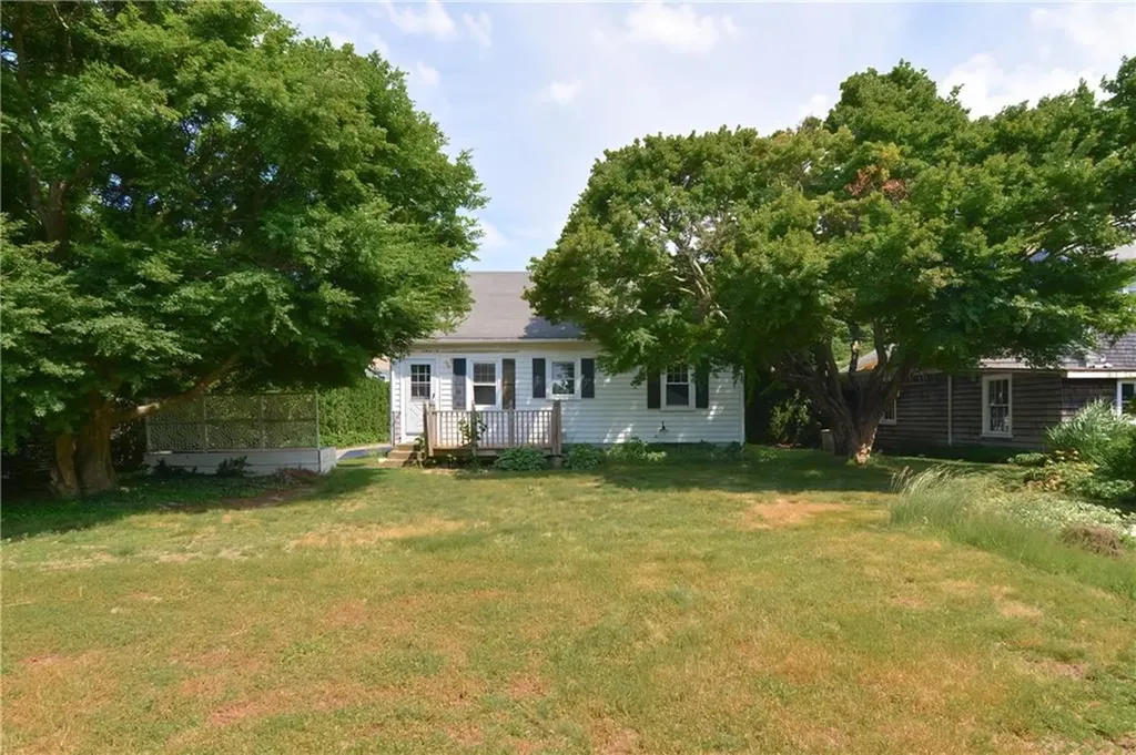20 Colonial Road Bristol RI 02809