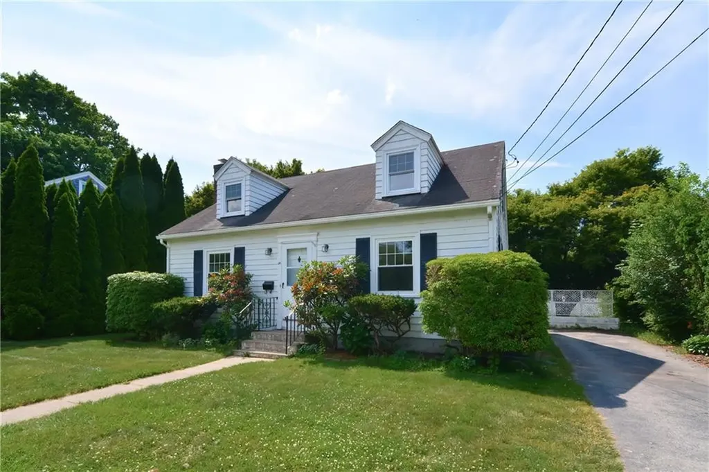 20 Colonial Road Bristol RI 02809