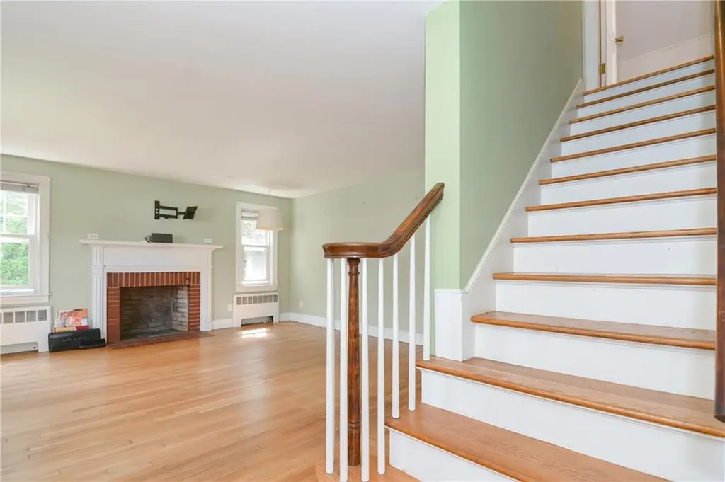20 Colonial Road Bristol RI 02809