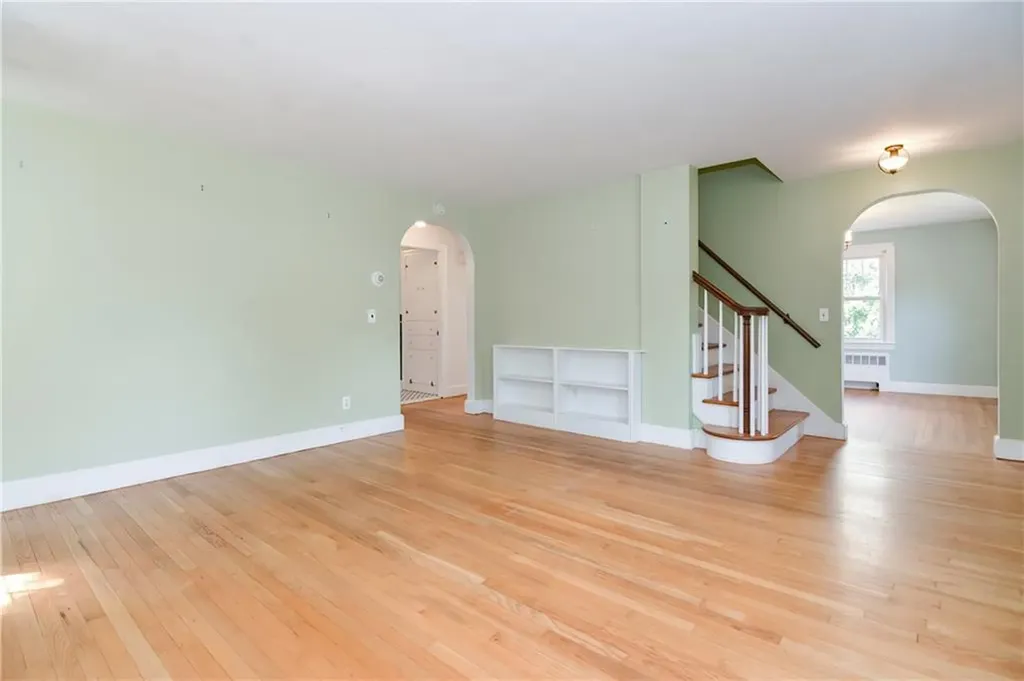 20 Colonial Road Bristol RI 02809