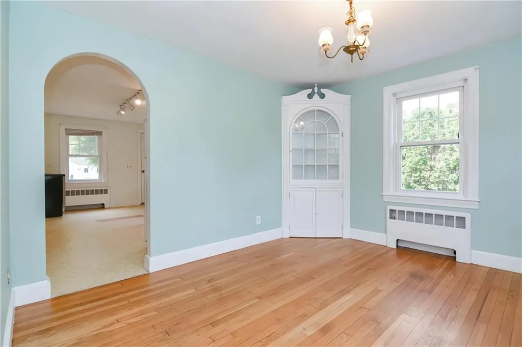 20 Colonial Road Bristol RI 02809