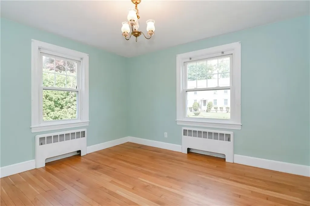 20 Colonial Road Bristol RI 02809