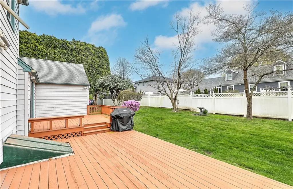 72 Highland Avenue Narragansett RI 02882
