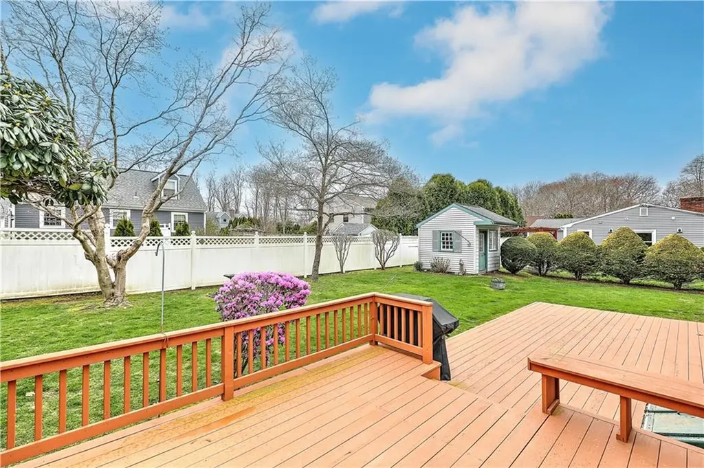 72 Highland Avenue Narragansett RI 02882
